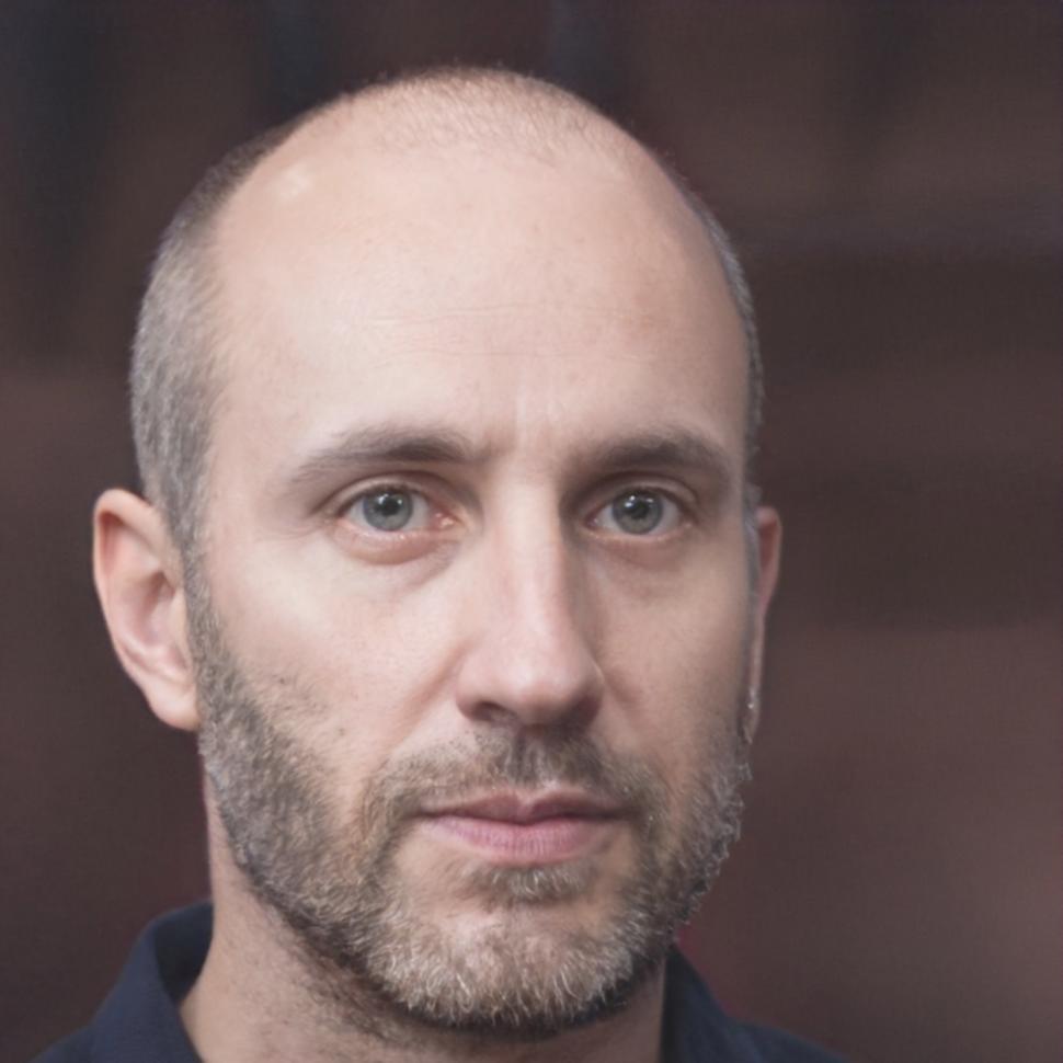 Portrait de Théophile Rousseau, analyste senior spécialisé en états financiers